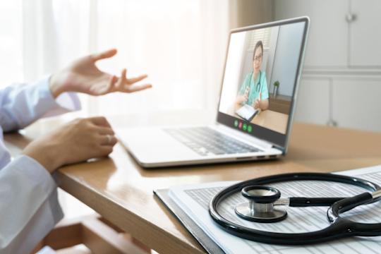 Ciclo clínico de medicina con navegación por temas